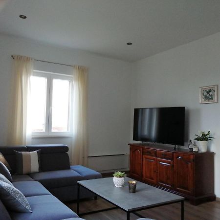 פוסטיר Apartments Jelka מראה חיצוני תמונה