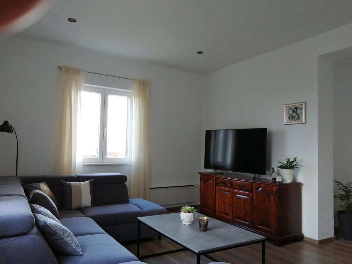 פוסטיר Apartments Jelka מראה חיצוני תמונה