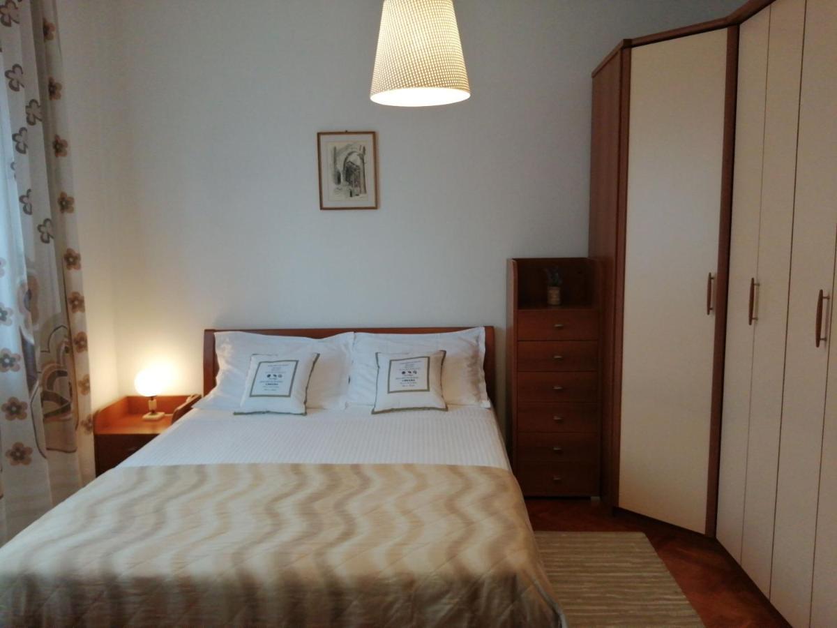 פוסטיר Apartments Jelka מראה חיצוני תמונה