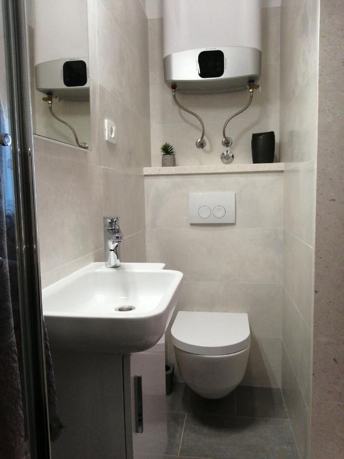 פוסטיר Apartments Jelka מראה חיצוני תמונה