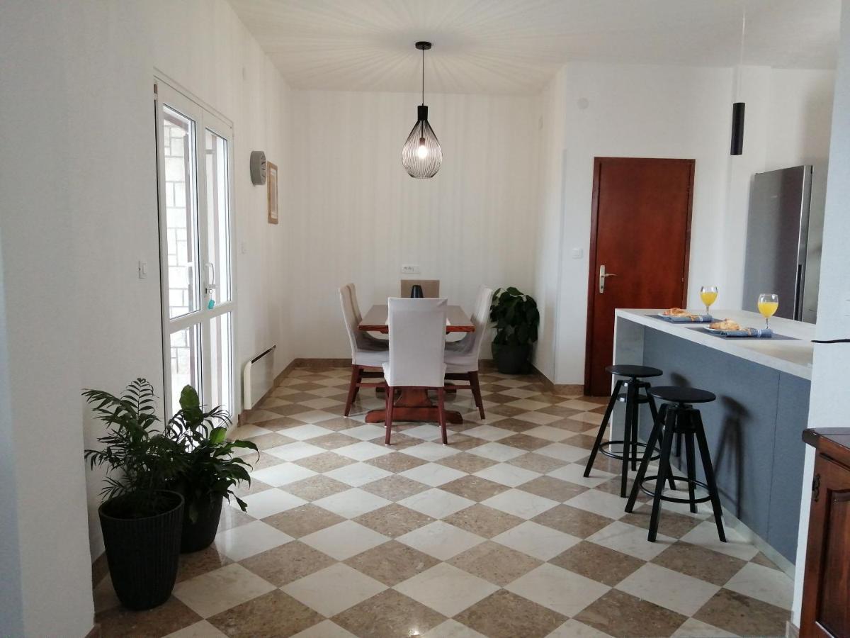 פוסטיר Apartments Jelka מראה חיצוני תמונה