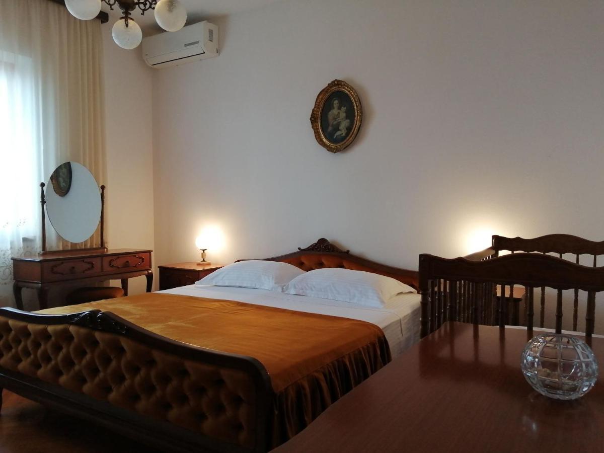 פוסטיר Apartments Jelka מראה חיצוני תמונה